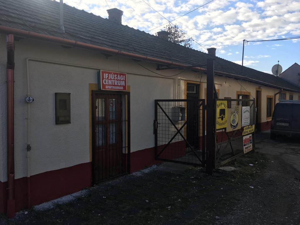 Centrum Panzio Kaposvar Exterior photo